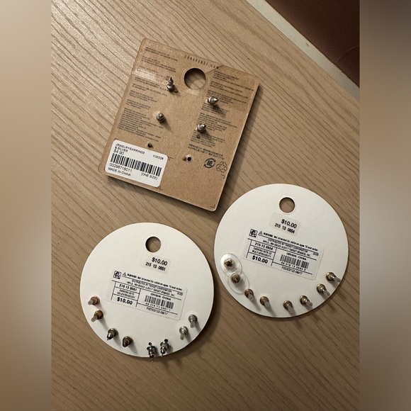 Stud Earrings bundle - Picture 3 of 5